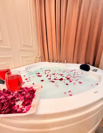 Covered / Private Jacuzzi